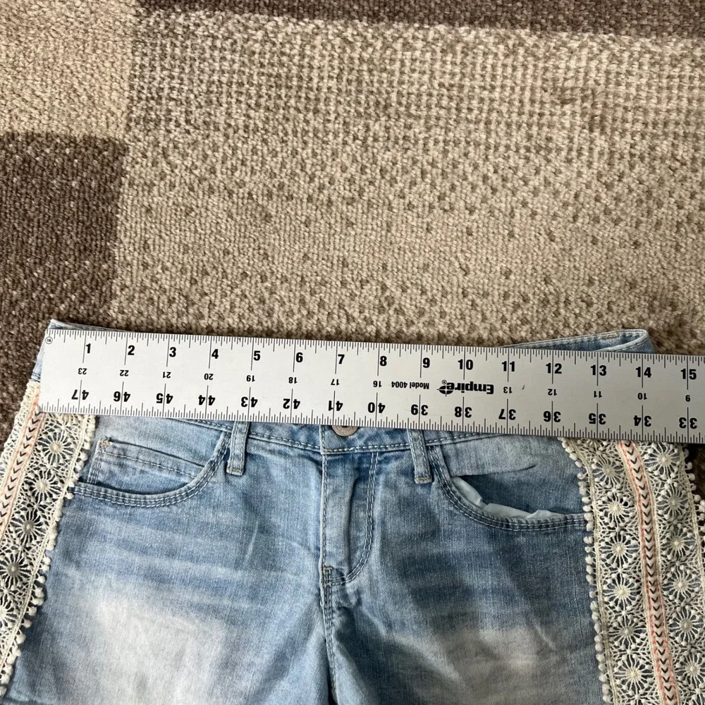 Y2K LEI Ashley Low Rise Denim Micro Shorts Womens‎ Size 3 Lace Inset Blue 28W